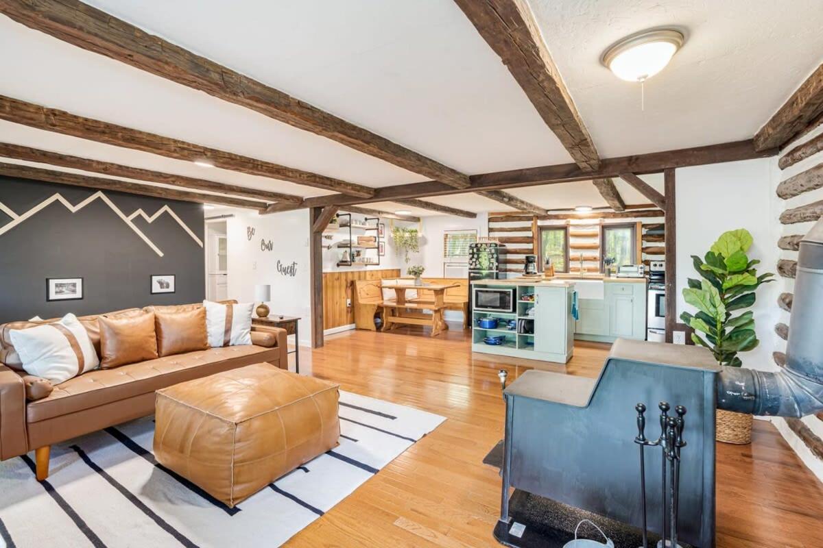 Modernized Log Cabin W Hot Tub Fire Pit & Views Berkeley Springs Ngoại thất bức ảnh