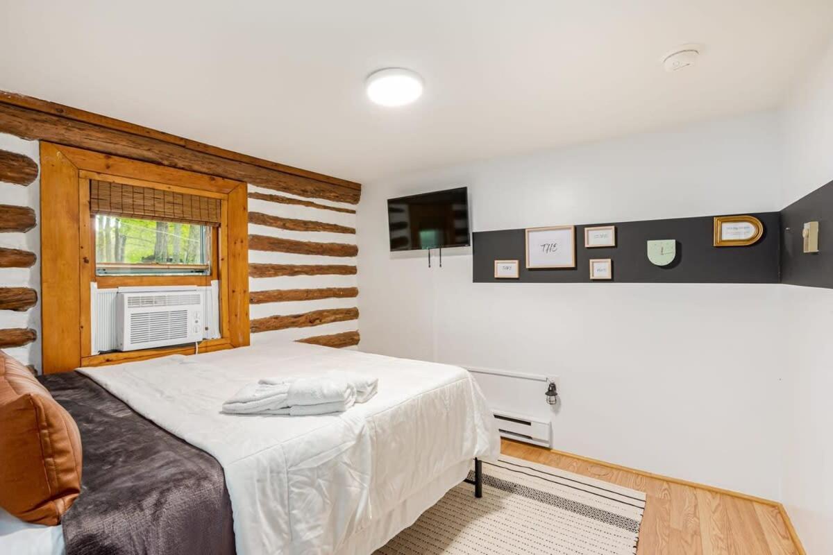 Modernized Log Cabin W Hot Tub Fire Pit & Views Berkeley Springs Ngoại thất bức ảnh