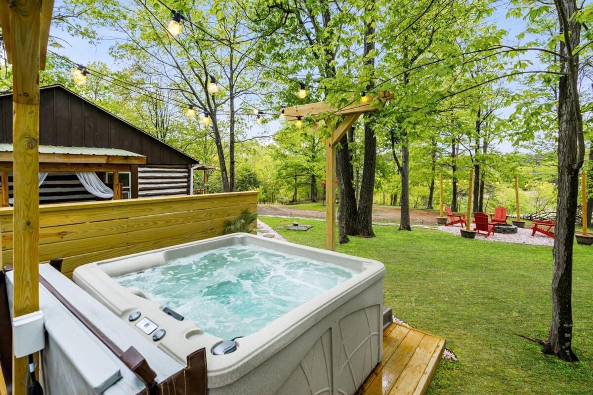 Modernized Log Cabin W Hot Tub Fire Pit & Views Berkeley Springs Ngoại thất bức ảnh